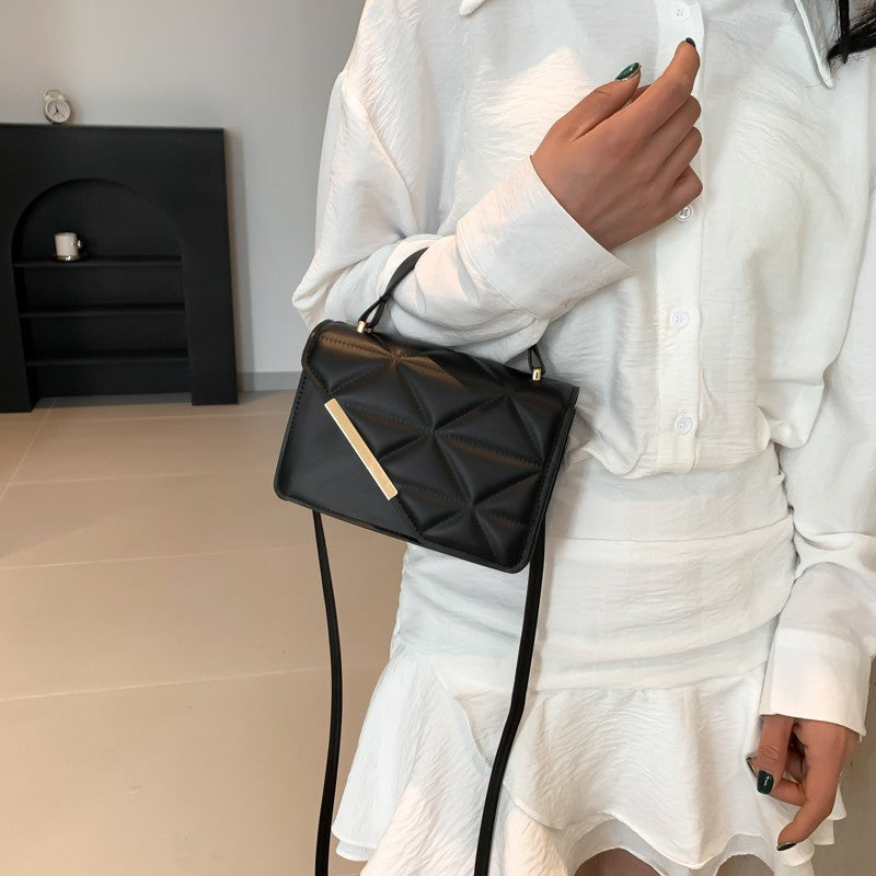 New Simple Fashion Solid Color Diamond Indentation Popular One Shoulder Bag