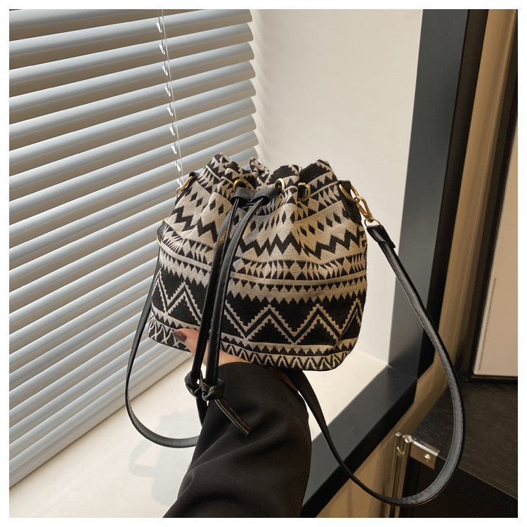 Retro Hand Holding Bucket Bag Personalized Leisure Hand Purse