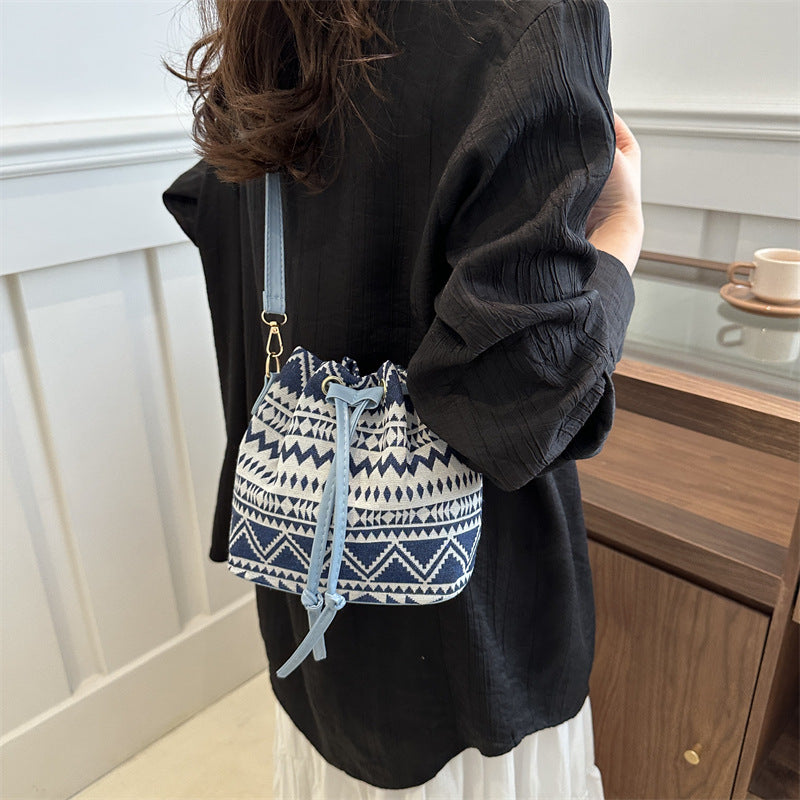 Retro Hand Holding Bucket Bag Personalized Leisure Hand Purse