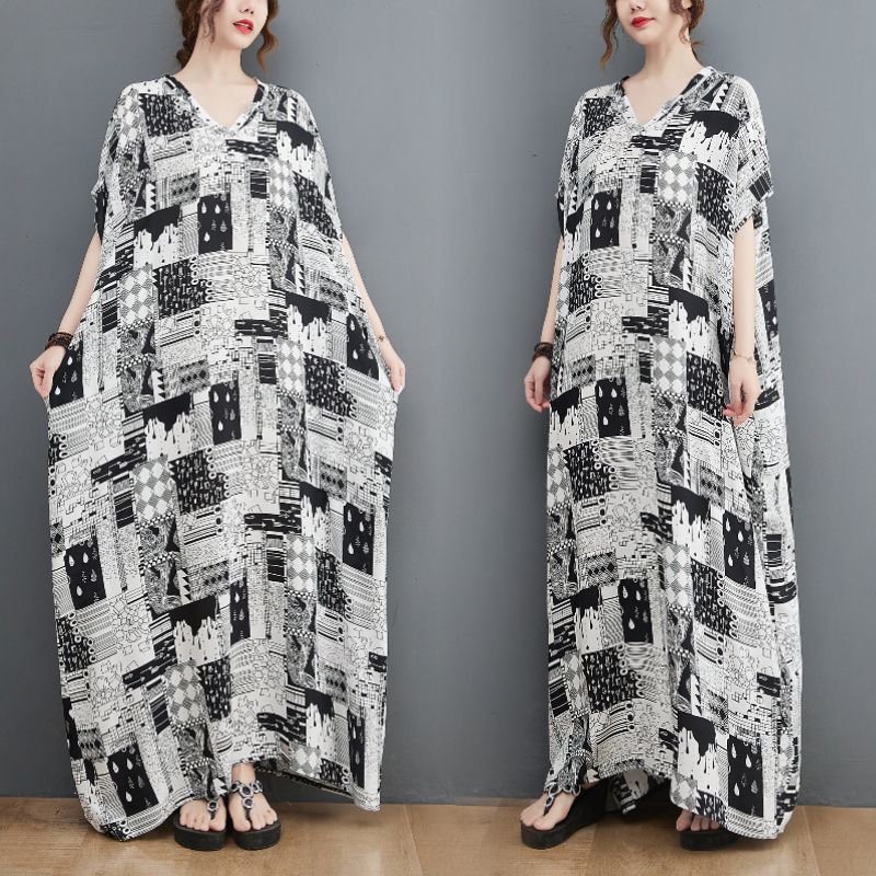 Women's Flab Hiding Vacation Black And White Plus Size Dress
