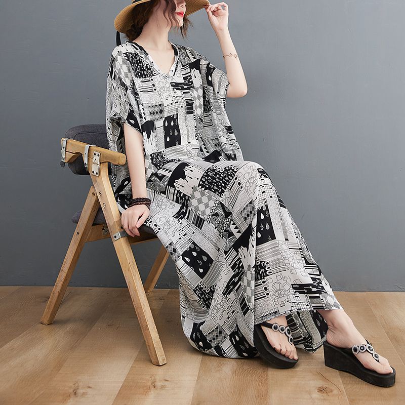 Women's Flab Hiding Vacation Black And White Plus Size Dress